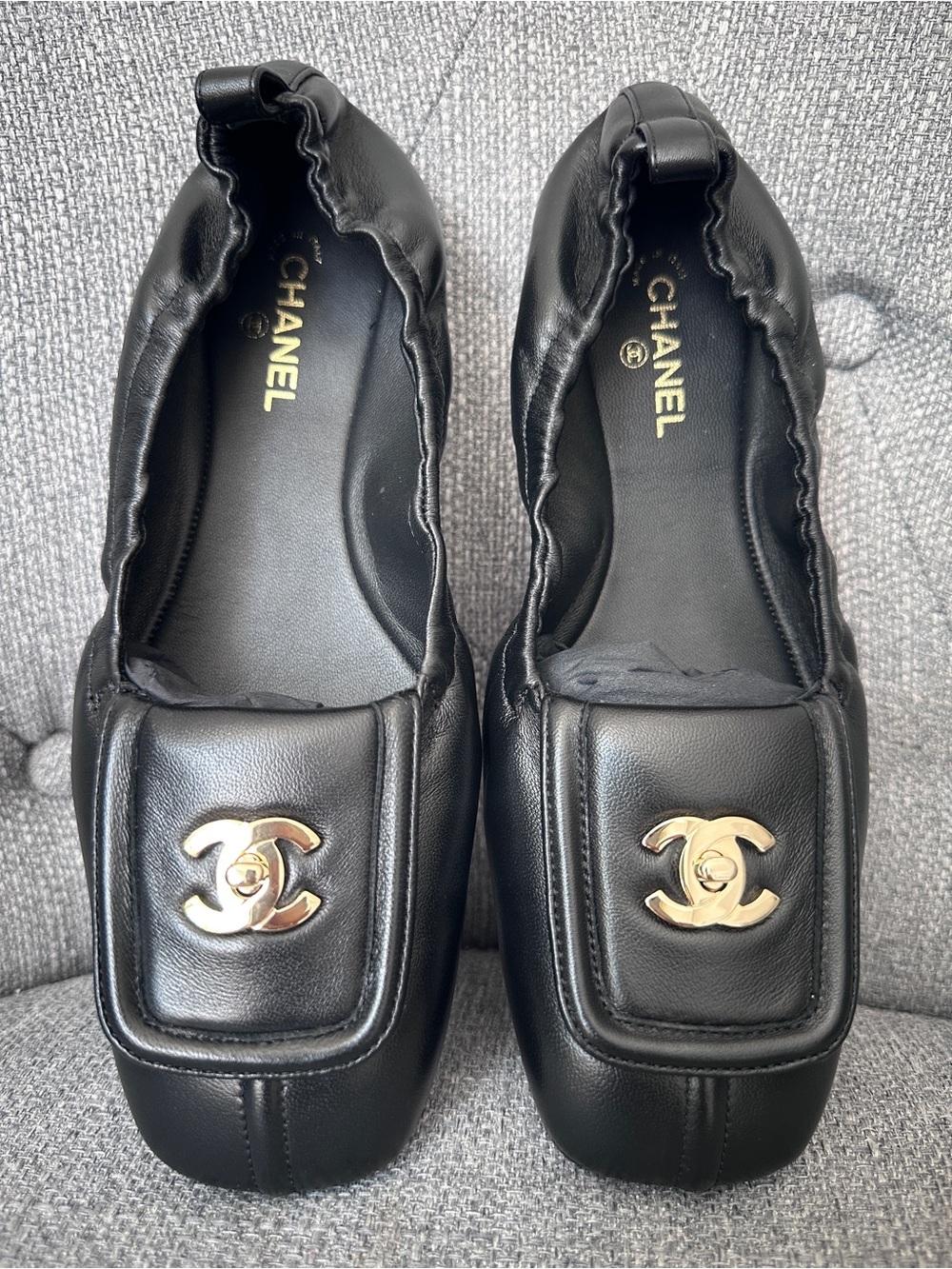 CHANEL BLAZY BLACK SQUARE TOE LEATHER CRUNCHY FLATS GOLD TURN LOCK CC LOGO 38C - Picture 8 of 14